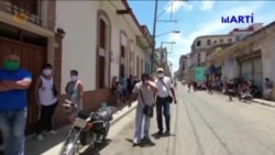 Colas y corrupción en las tiendas matizan el día a día de los cubanos Colas y corrupción en las tiendas matizan el día a día de los cubanos