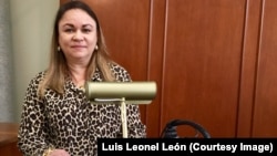 Zoé Valdés en la Biblioteca de Coral Gables.