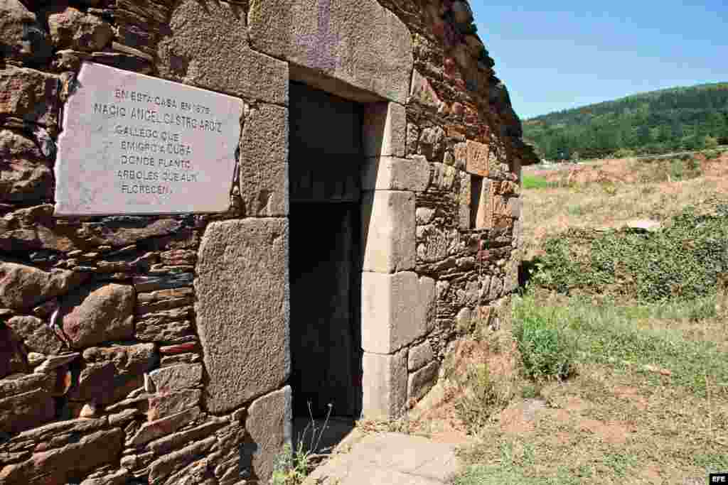 Vista exterior de la vivienda de Ángel Castro, padre de Fidel Castro, en el municipio lucense de Láncara que se conserva igual que en 1875; cuando nació el progenitor del comandante cubano, quien luego emigró a Cuba.