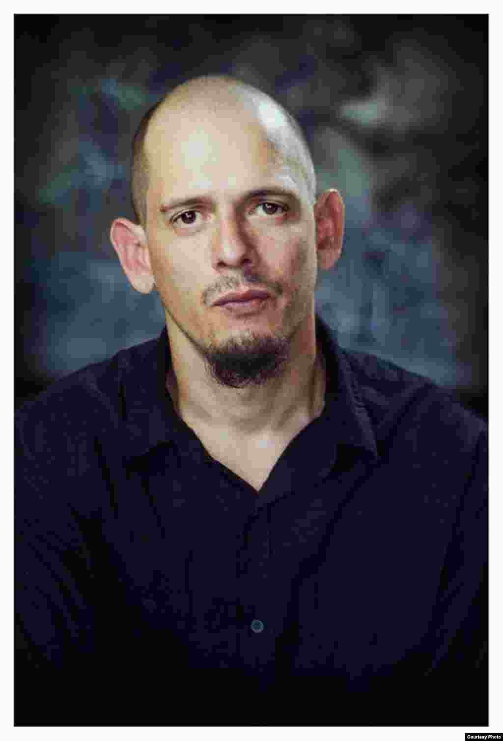 El rapero cubano "Silvito El Libre", ha colaborado en numerosas ocasiones con los conocidos músicos contestatarios "Los Aldeanos". Silvito es hijo del trovador y ex parlamentario cubano Silvio Rodríguez. Foto cortesía de Claudio Fuentes.