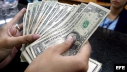 El 60 por ciento de la población cubana recibe muy poco de las remesas, señala un analista económico.