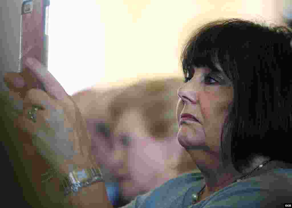 La exiliada Cubana y periodista de Univision Ninoska Pérez-Castellón, durante el discurso de John Bolton en Miami.