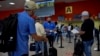 Pasajeros arriban al Aeropuerto de La Habana
