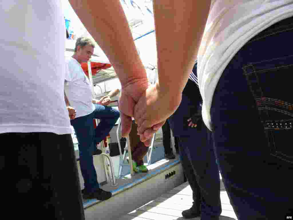 "Flotilla democracia luces de libertad" cuenta entre sus tripulantes a Jorge García, quien perdió a 14 familiares en la tragedia, en la que murieron varios niños.