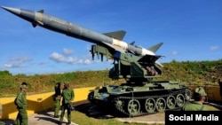 Ejército cubano con armamento soviético