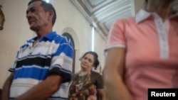 Familiares en Manzanillo de los balseros fallecidos.