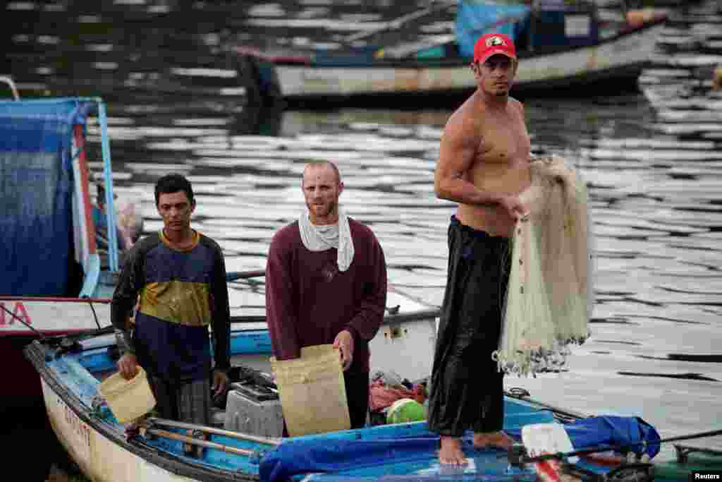 Pescadores en Cojímar. REUTERS/Alexandre Meneghini