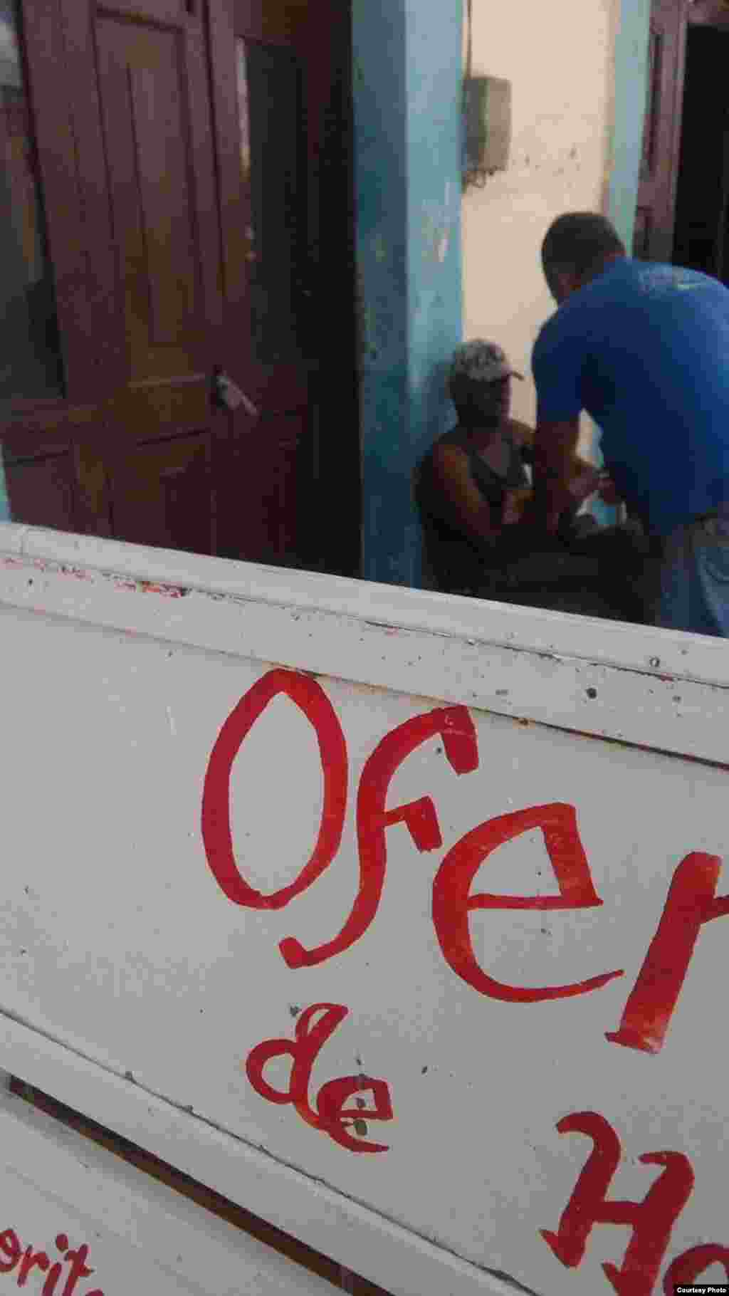  Colaboradores del Proyecto Tondique salen a las calles  entregan comida a los necesitados