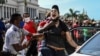 El joven manifestante Rolando Remedios Sánchez arrestado con violencia durante la protesta pacífica del 11 de julio frente al Capitolio de La Habana.