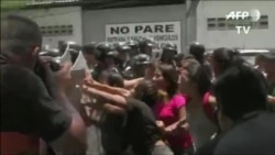 Motín en Venezuela deja decenas de muertos Motín en Venezuela deja decenas de muertos