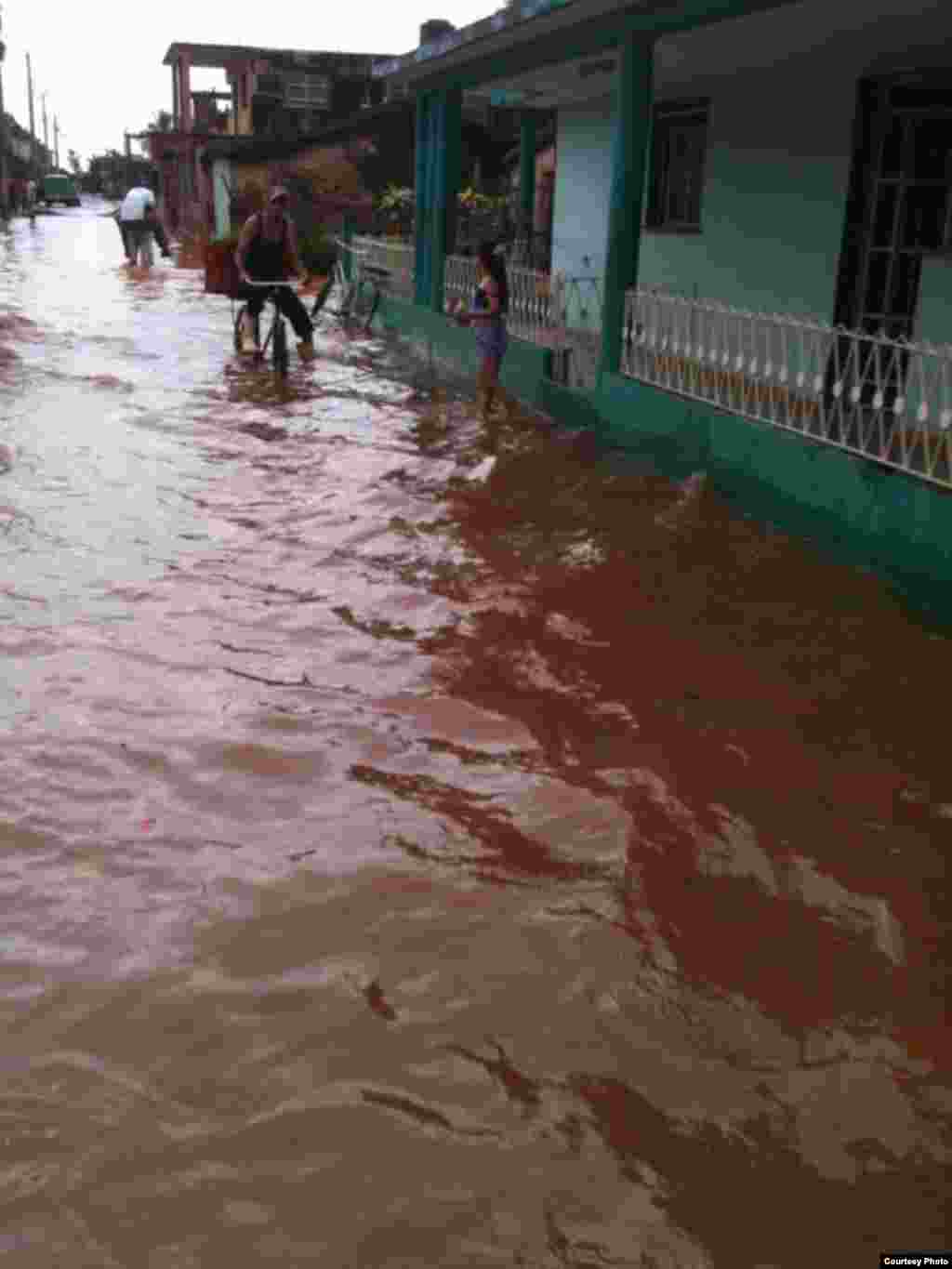  Aguas estancadas en un barrio de Güira de Melena