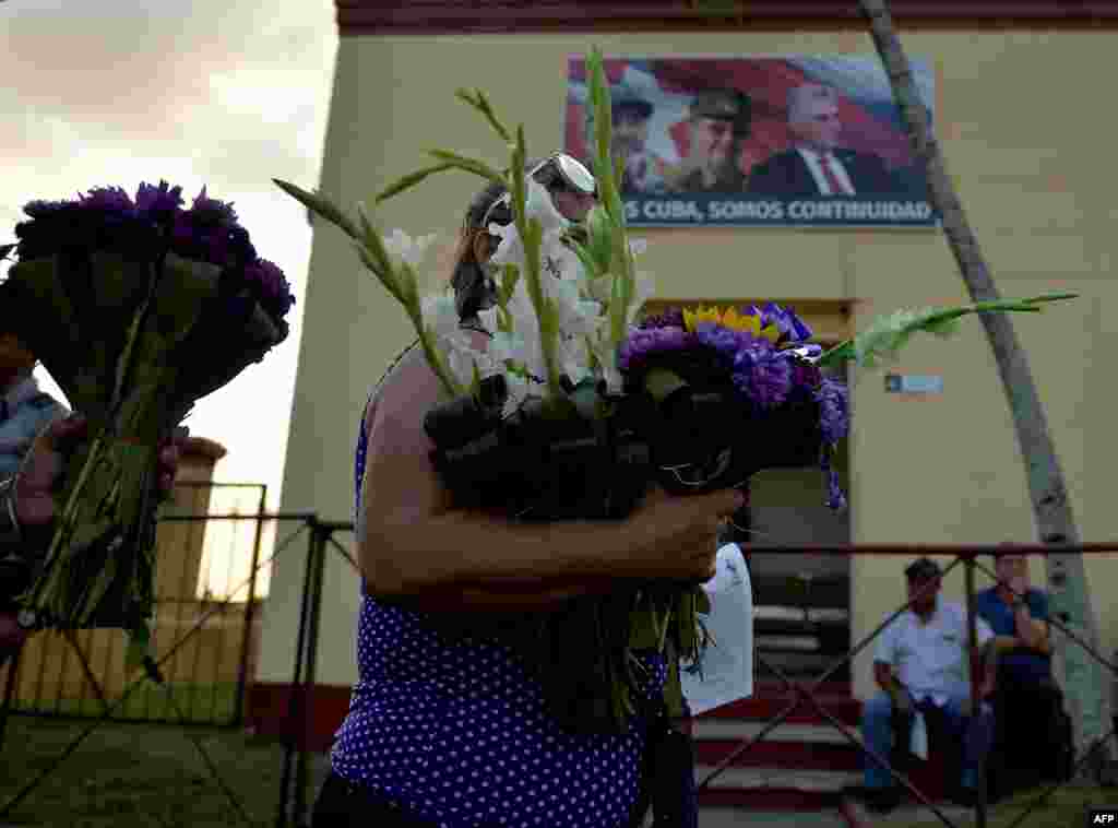 Cada 17 de diciembre los cubanos rinden tributo a San Lázaro, o Babalú Ayé, según sus creencias católicas o afrocubanas. Yamil Lage/AFP