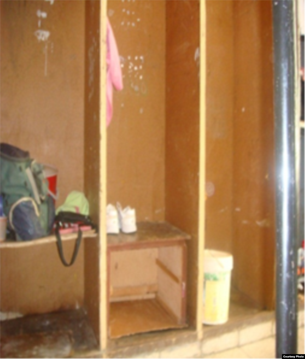 Un recorrido por un centro universitario en Santiago de Cuba, a pocos días de iniciarse el curso escolar 2010-2013 muestra el deterioro de las instalaciones.