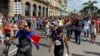Manifestación pacífica contra el régimen comunista frente al Capitolio Nacional de Cuba el 11 de julio de 2021.