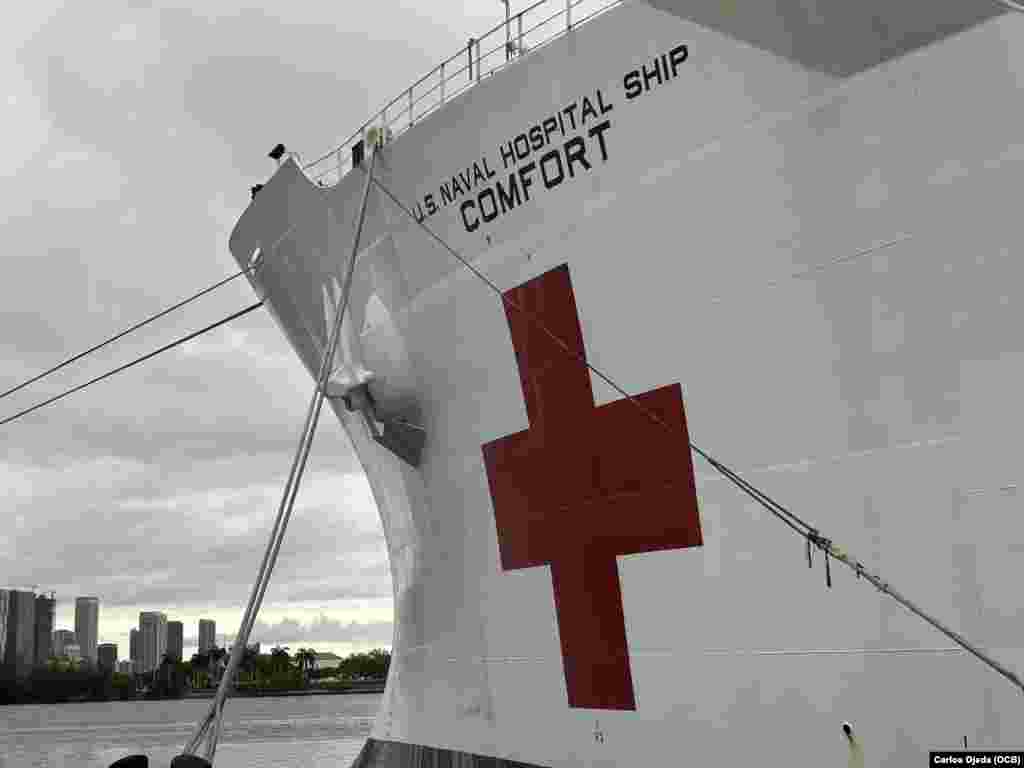 El USNS Comfort anclado en Miami, Florida, el 3 de junio de 2025. El buque hospital se desplegará en varios países de América Latina y el Caribe entre junio y agosto de 2025.