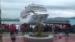 Pasajeros del crucero Adonia le dicen hola a Santiago de Cuba Pasajeros del crucero Adonia le dicen hola a Santiago de Cuba