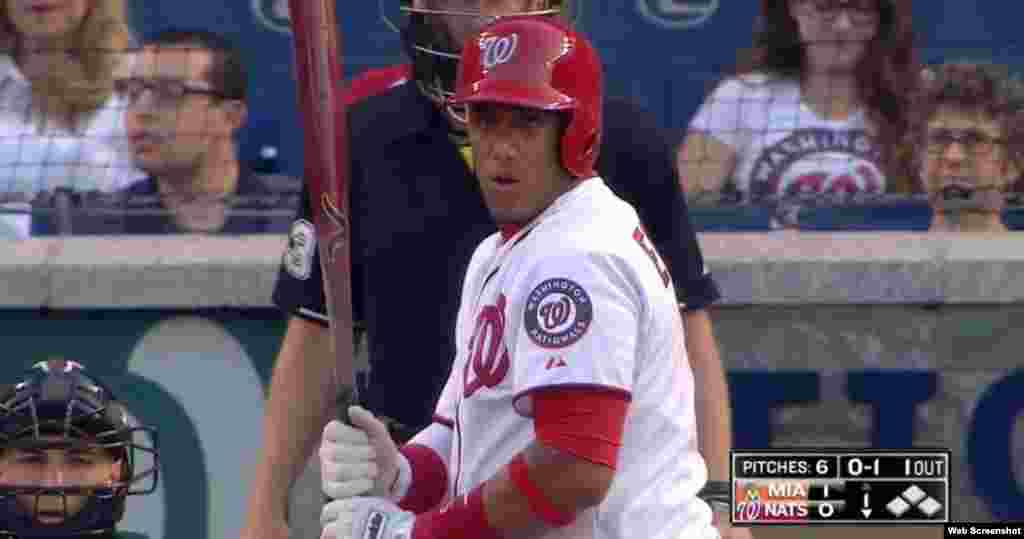 El habaneroYunel Escobar fue canjeado por los Nacionales de Washington a los Angelinos de Anaheim