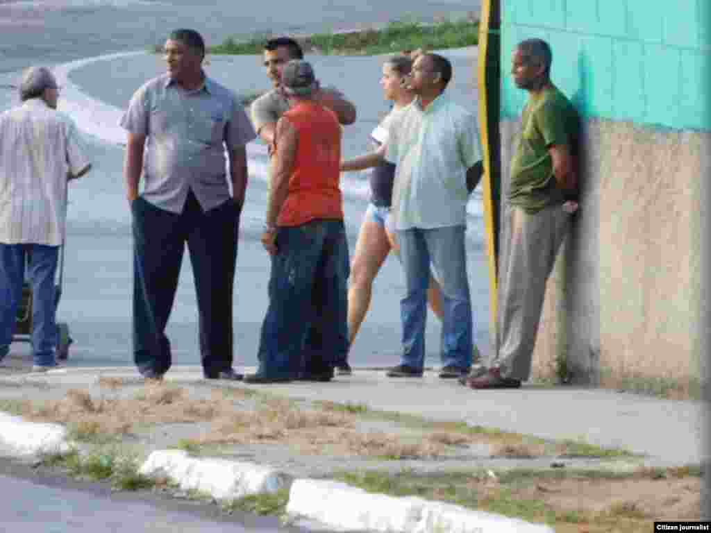 Refuerzan operativos en los alrededores de la sede de las Damas de Blanco Foto Angel Moya