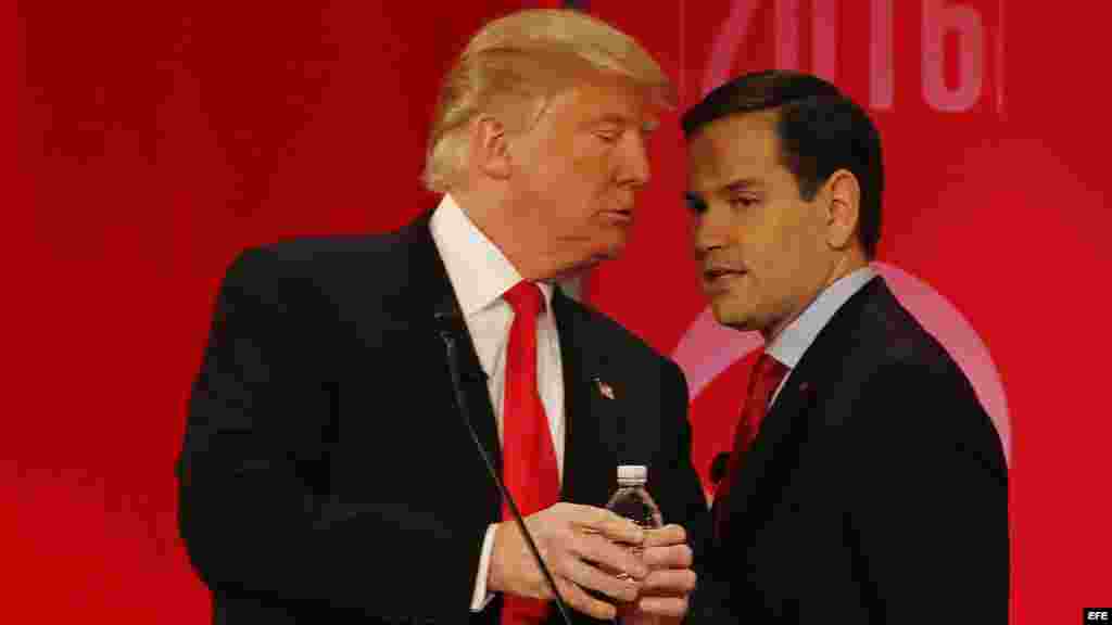 El senador Marco Rubio (d) y Donald Trump.