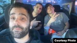 Cristian González junto a Yosmel y Lionel Sánchez, participantes en las protestas del 11 de julio de 2021.