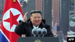 El dictador norcoreano Kim Jong Un el 16 de febrero de 2025 en Pyongyang. (AFP PHOTO/KCNA VIA KNS).