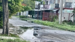 Robo de llaves de paso inunda calles y provoca peligro en reparto Guiteras Robo de llaves de paso inunda calles y provoca peligro en reparto Guiteras